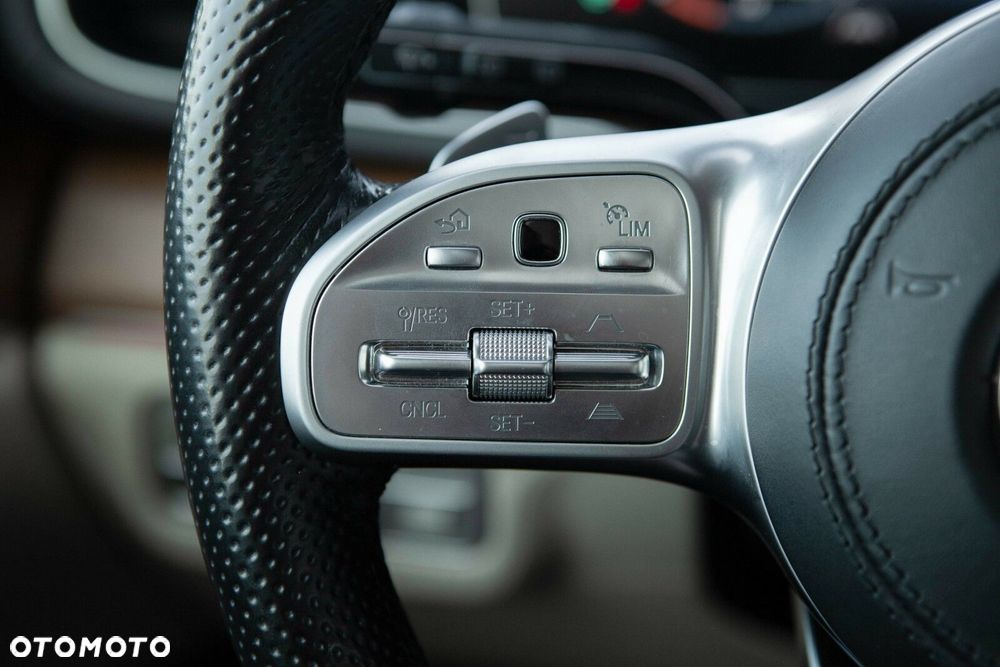 Mercedes-Benz GLS - 22