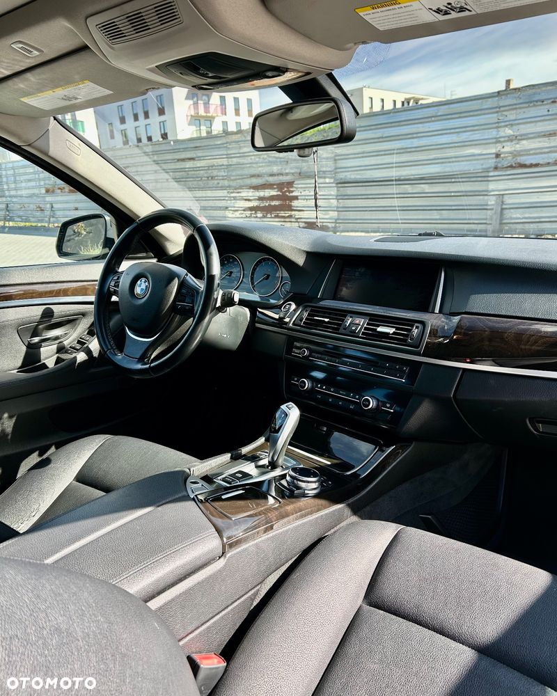 BMW Seria 5 528i Luxury Line - 14