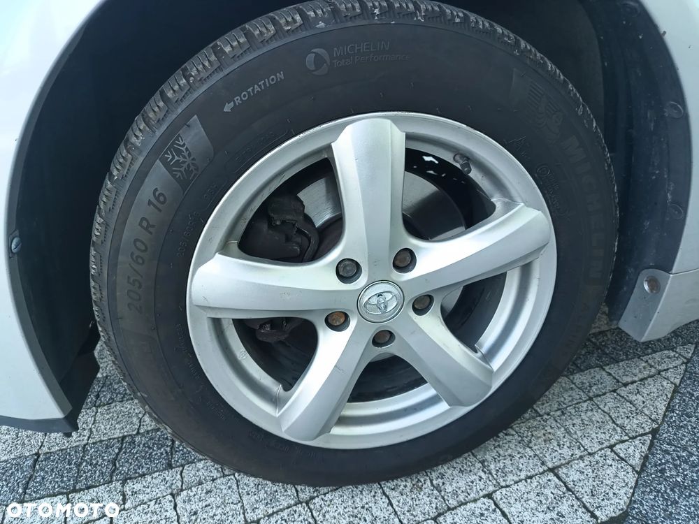 Toyota Avensis 1.8 Sol NAVI - 16