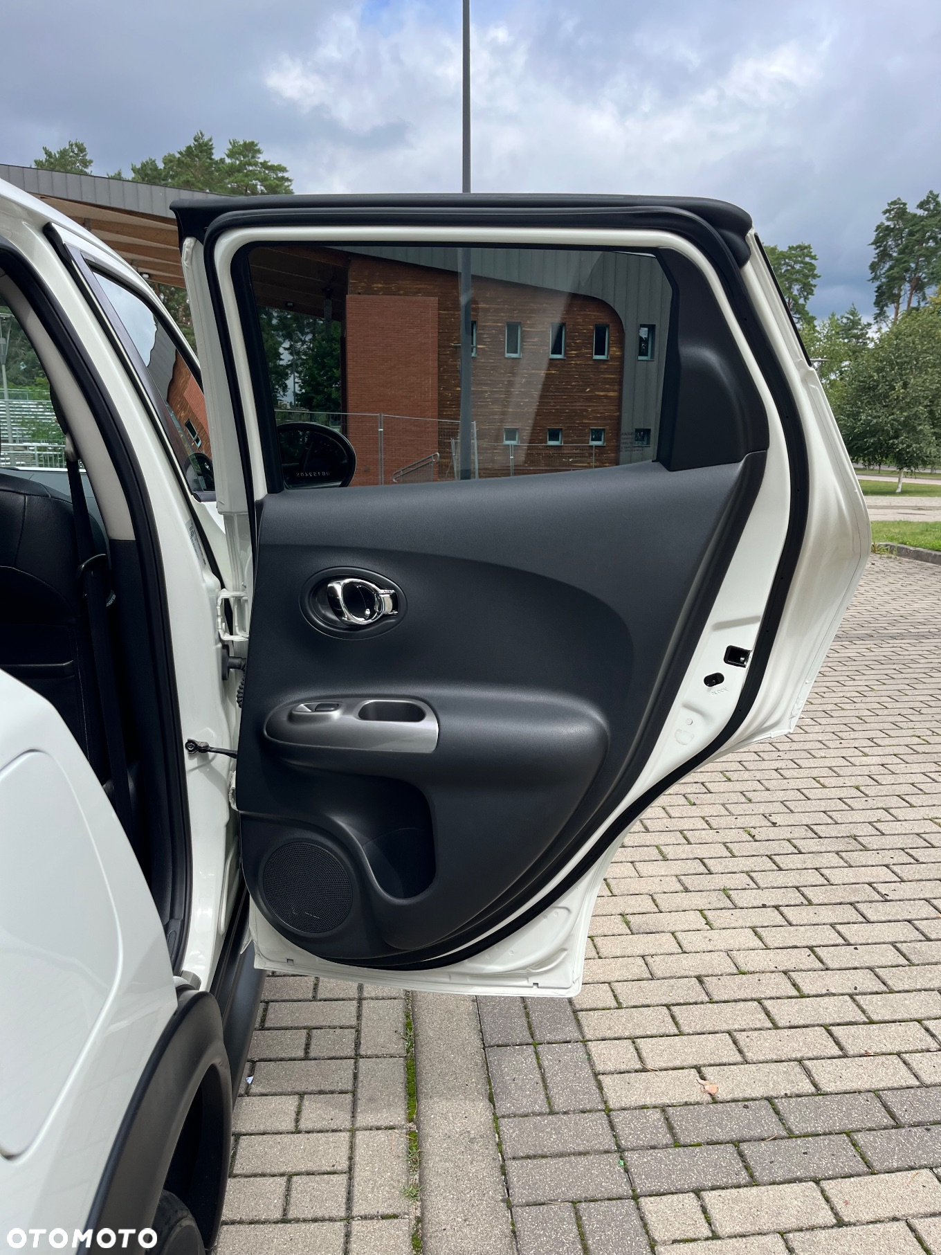 Nissan Juke 1.6 DIG-T ALL-MODE 4x4i CVT Tekna - 12