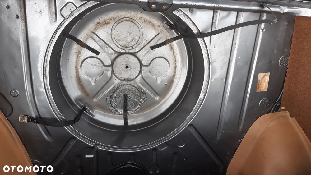 Volkswagen Passat 1.8 GL - 26