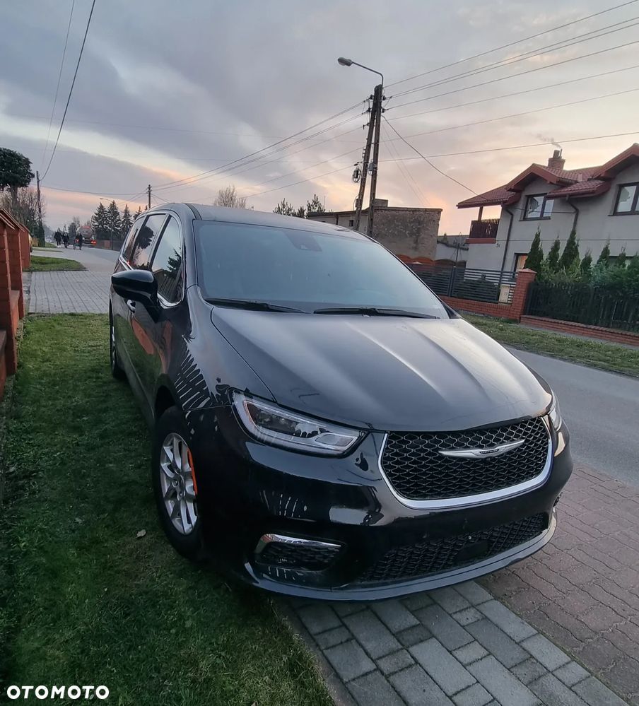Chrysler Pacifica - 2