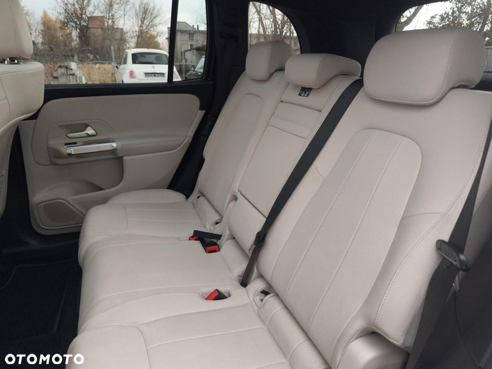 Mercedes-Benz GLB - 24