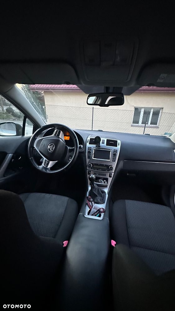 Toyota Avensis 2.0 D-4D - 10