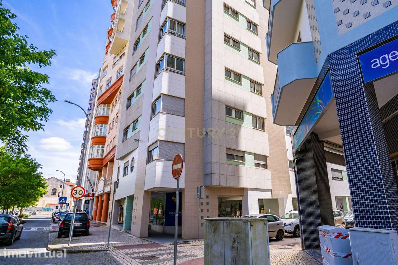 Apartamento T4 Premium com Terraço na Avenida da Independência - Grande imagem: 3/60