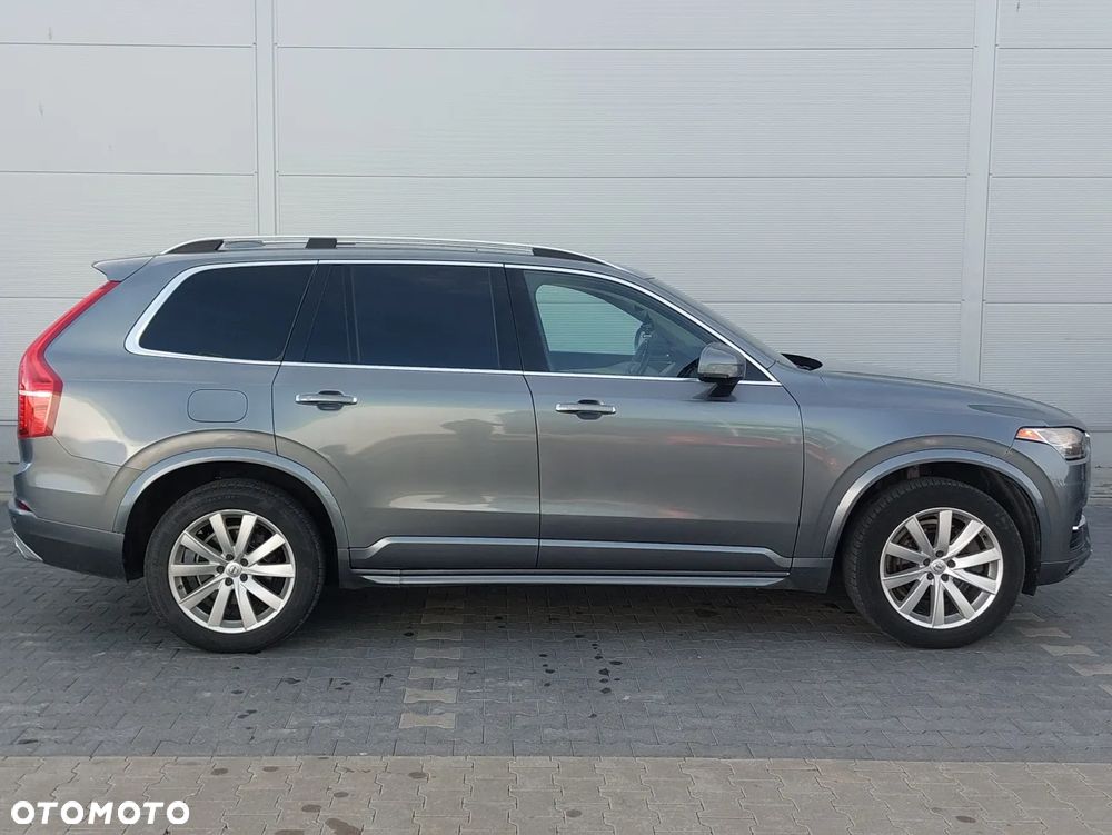 Volvo XC 90 - 9
