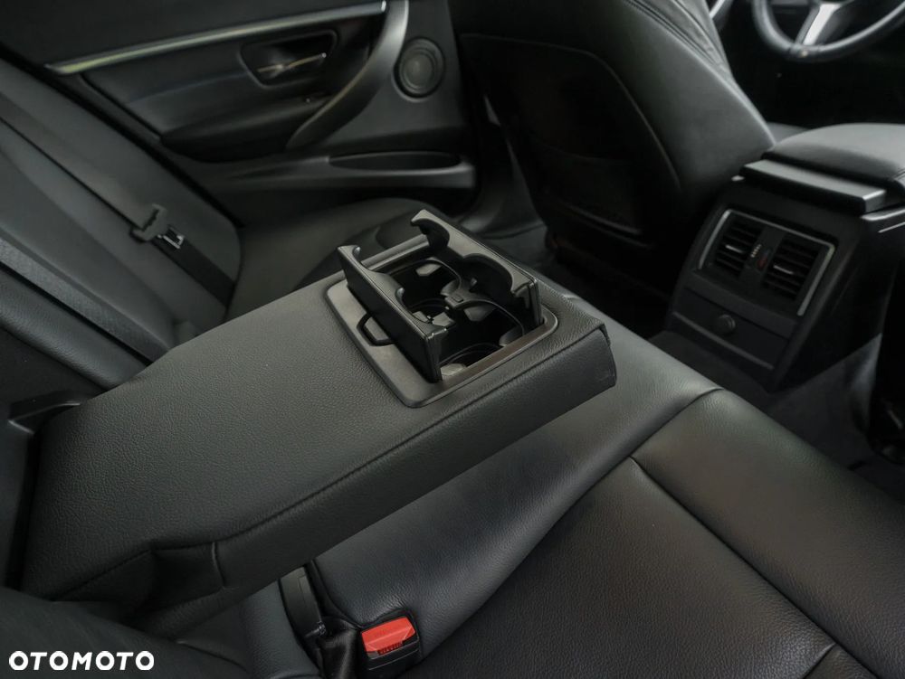 BMW Seria 3 320d M Sport Shadow - 37