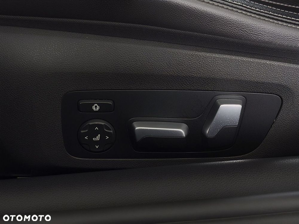 BMW Seria 8 - 16