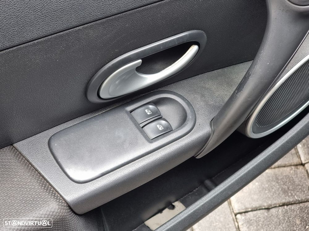 Renault Clio 1.2 16V Rip Curl - 16