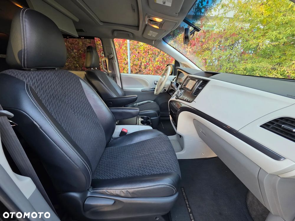 Toyota Sienna - 12