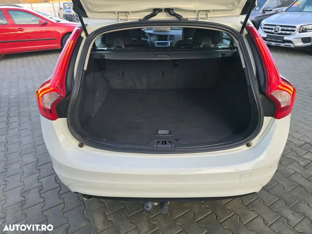 Volvo V60 Cross Country D3 Momentum - 12