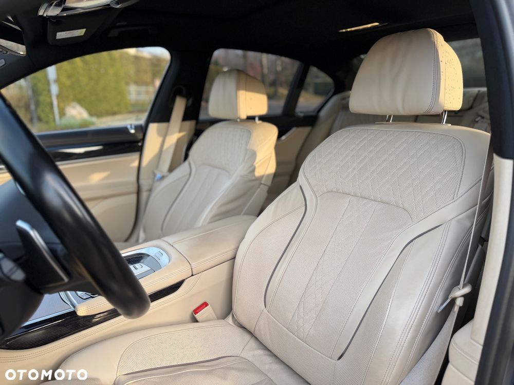 BMW Seria 7 730d xDrive mHEV - 17