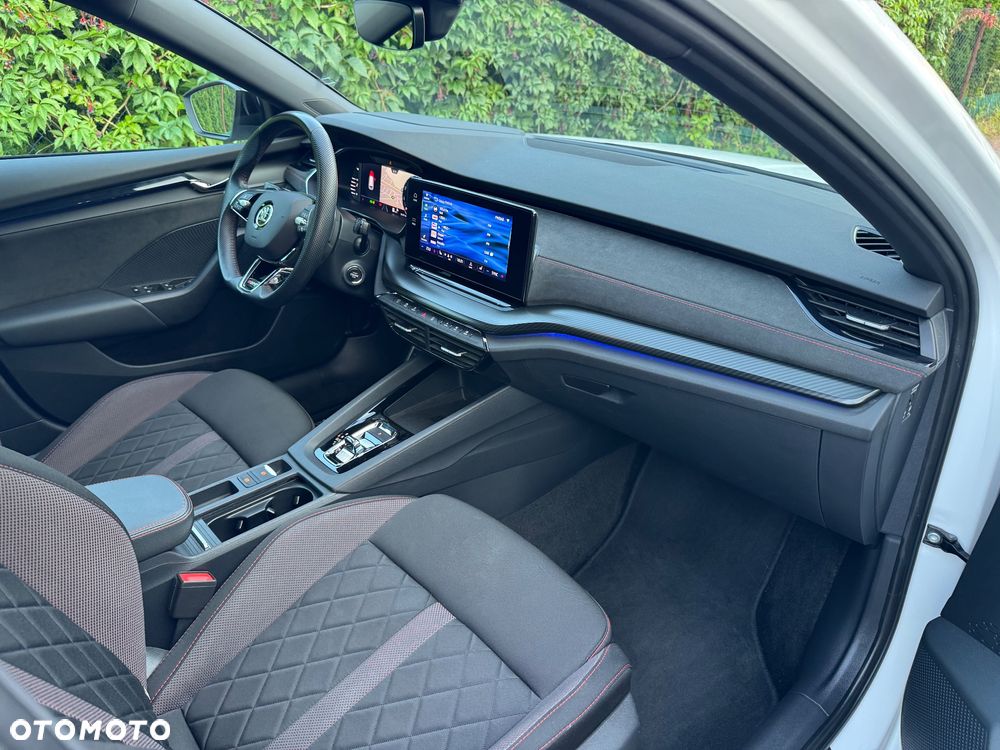 Skoda Octavia 2.0 TDI DSG RS - 25