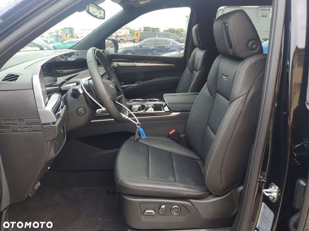 Cadillac Escalade - 9
