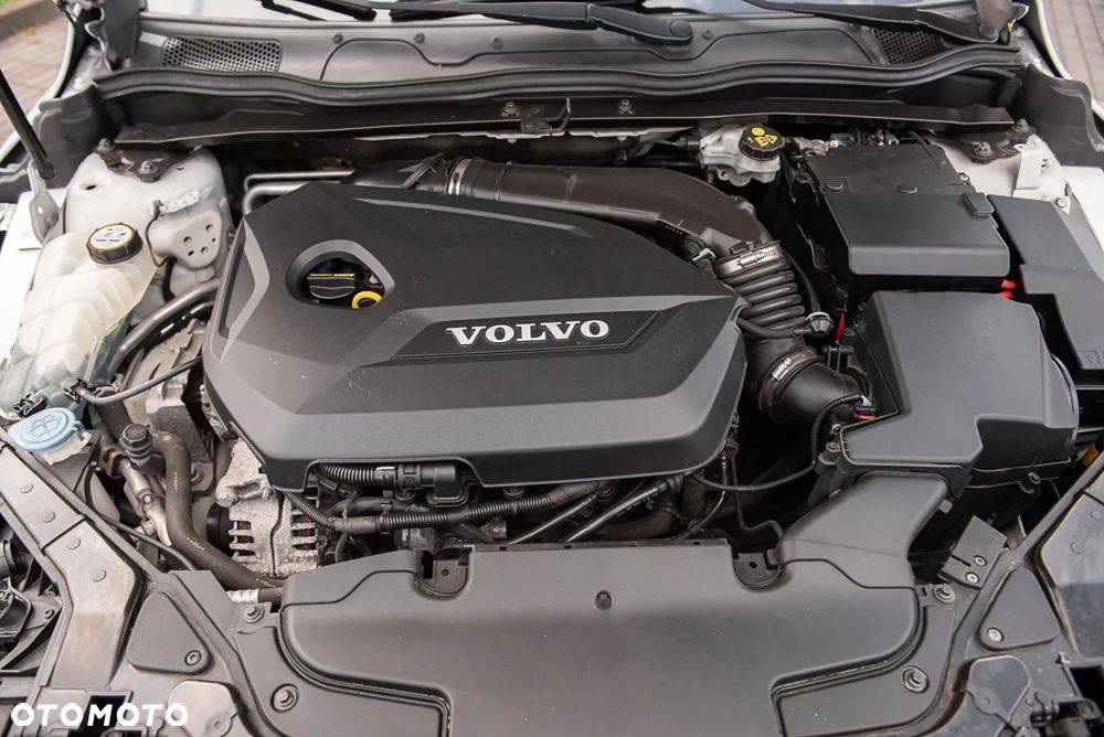 Volvo V40 T4 R-Design - 35