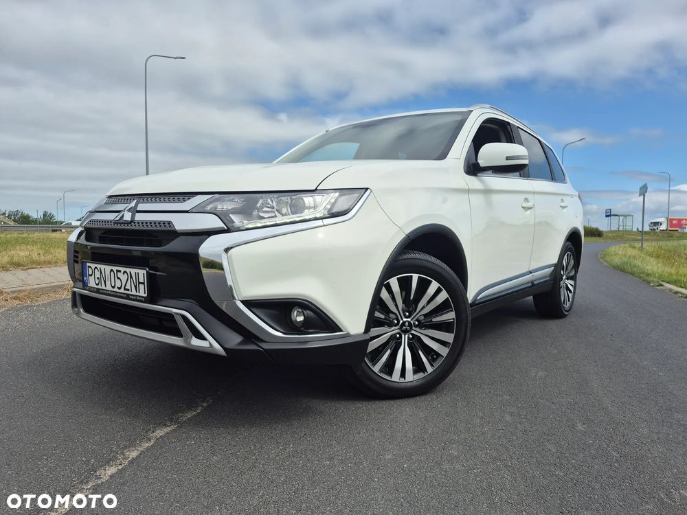 Mitsubishi Outlander - 2