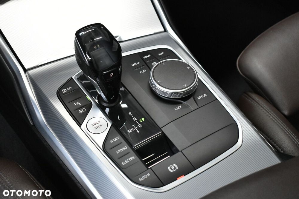BMW Seria 3 330e PHEV M Sport sport - 21