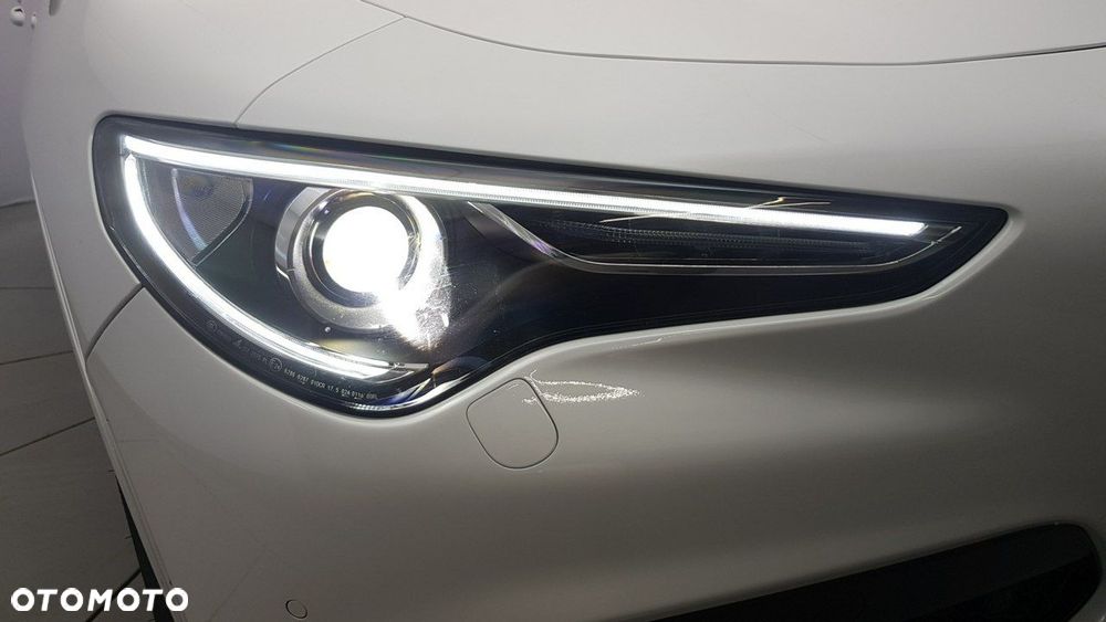 Alfa Romeo Stelvio - 11