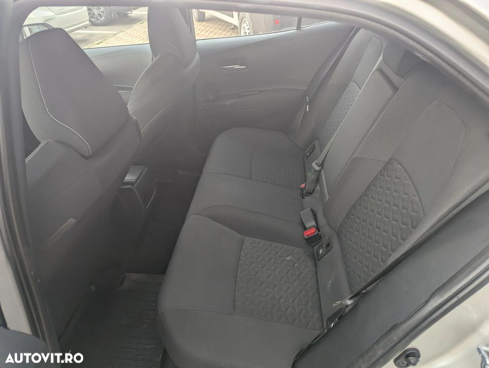 Toyota Corolla Sedan 1.8 HSD Dynamic - 13