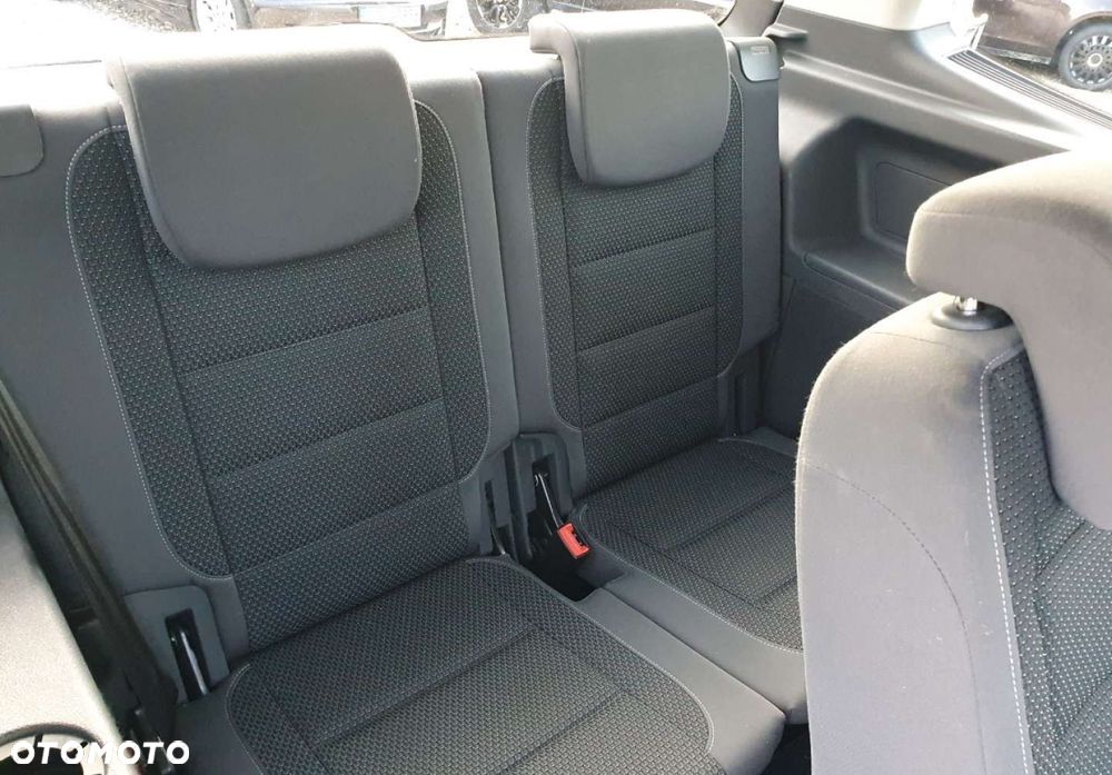 Volkswagen Touran - 13