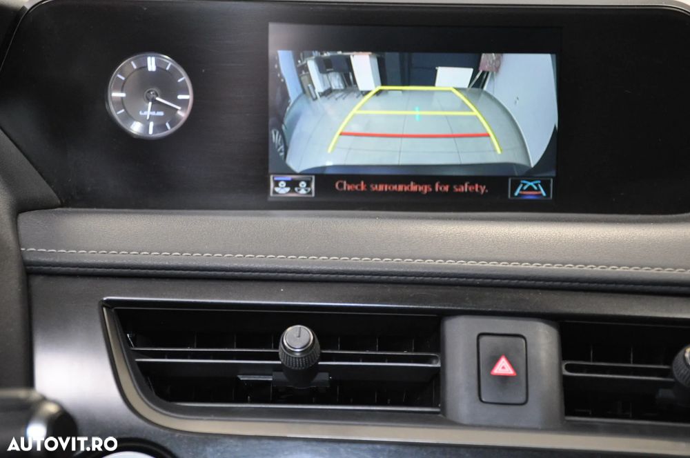Lexus UX 250h FWD Executive - 15