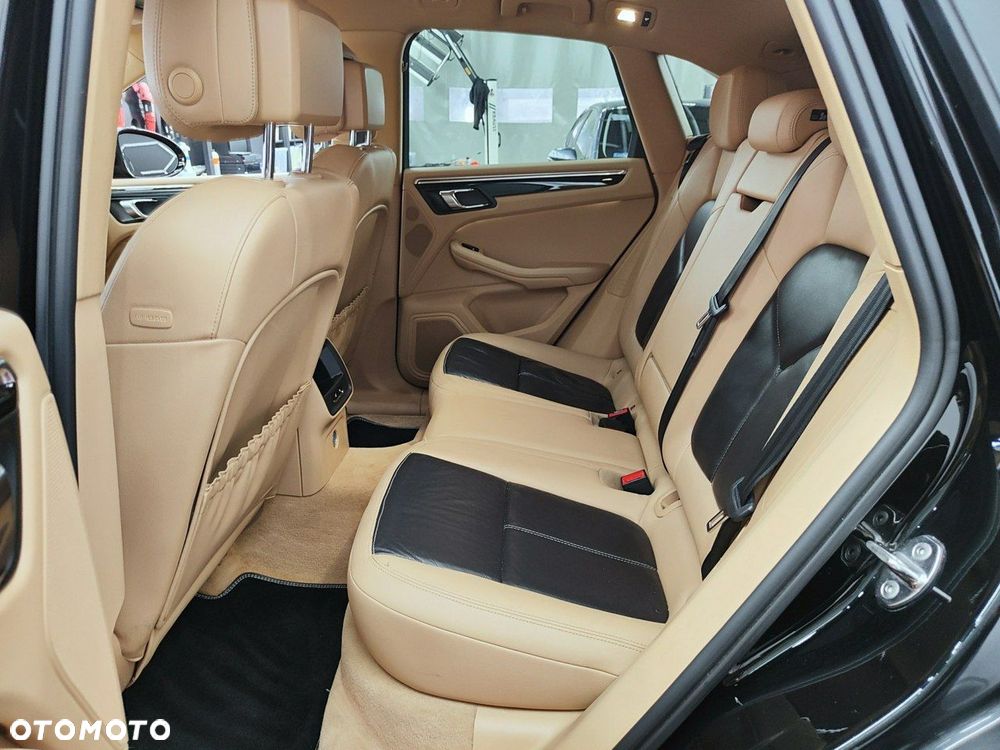 Porsche Macan S - 30