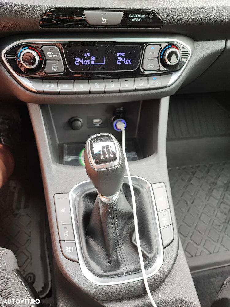 Hyundai i30 1.5 T-GDI 160CP MHEV 5DR M/T Highway - 16