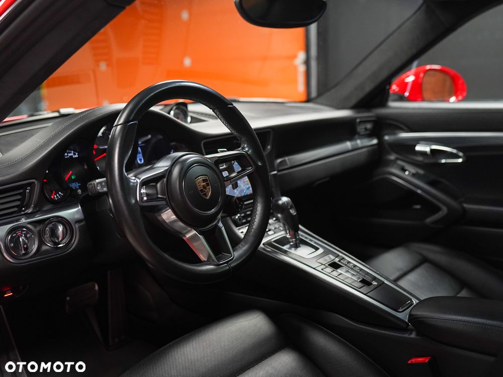 Porsche 911 Carrera S PDK - 35