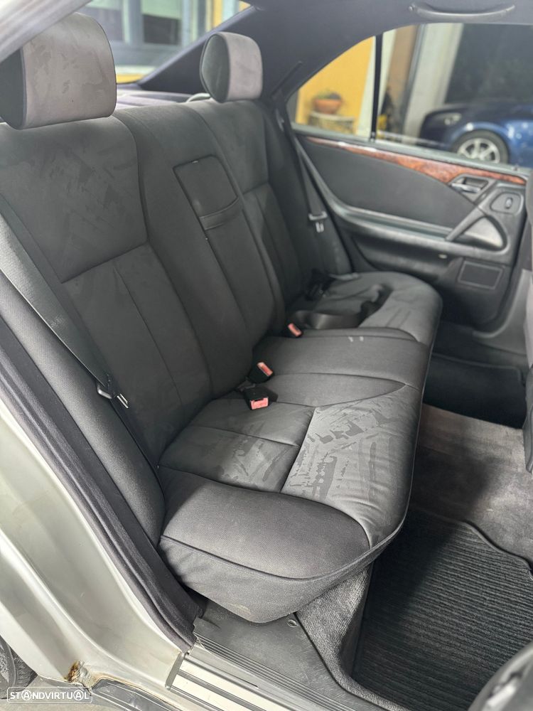 Mercedes-Benz E 250 TD Classic - 10