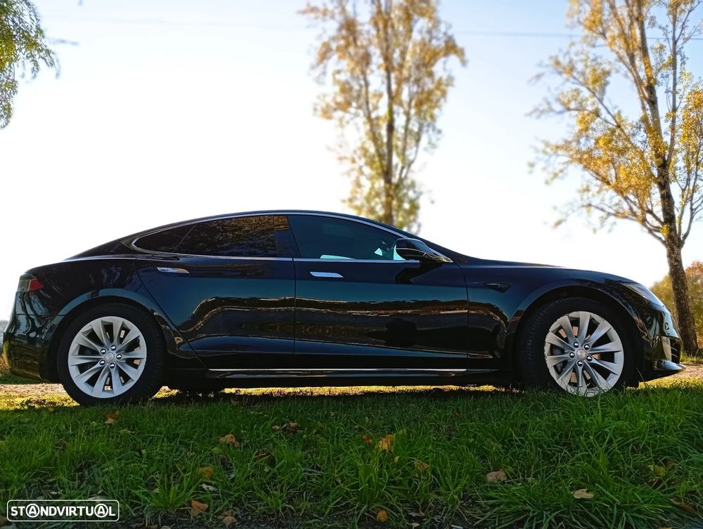 Tesla Model S - 1