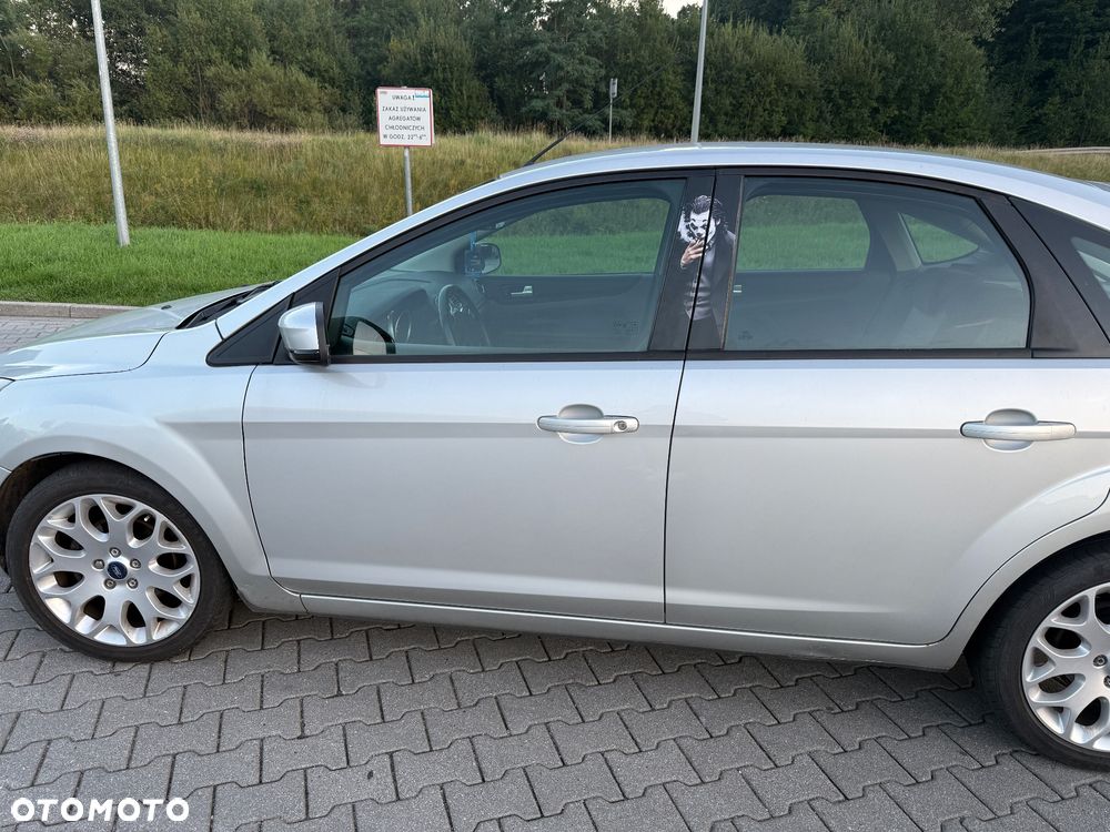 Ford Focus 1.6 Ambiente - 4