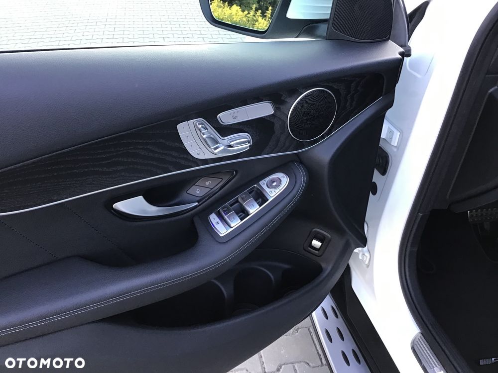 Mercedes-Benz GLC 300 4Matic 9G-TRONIC AMG Line Plus - 21