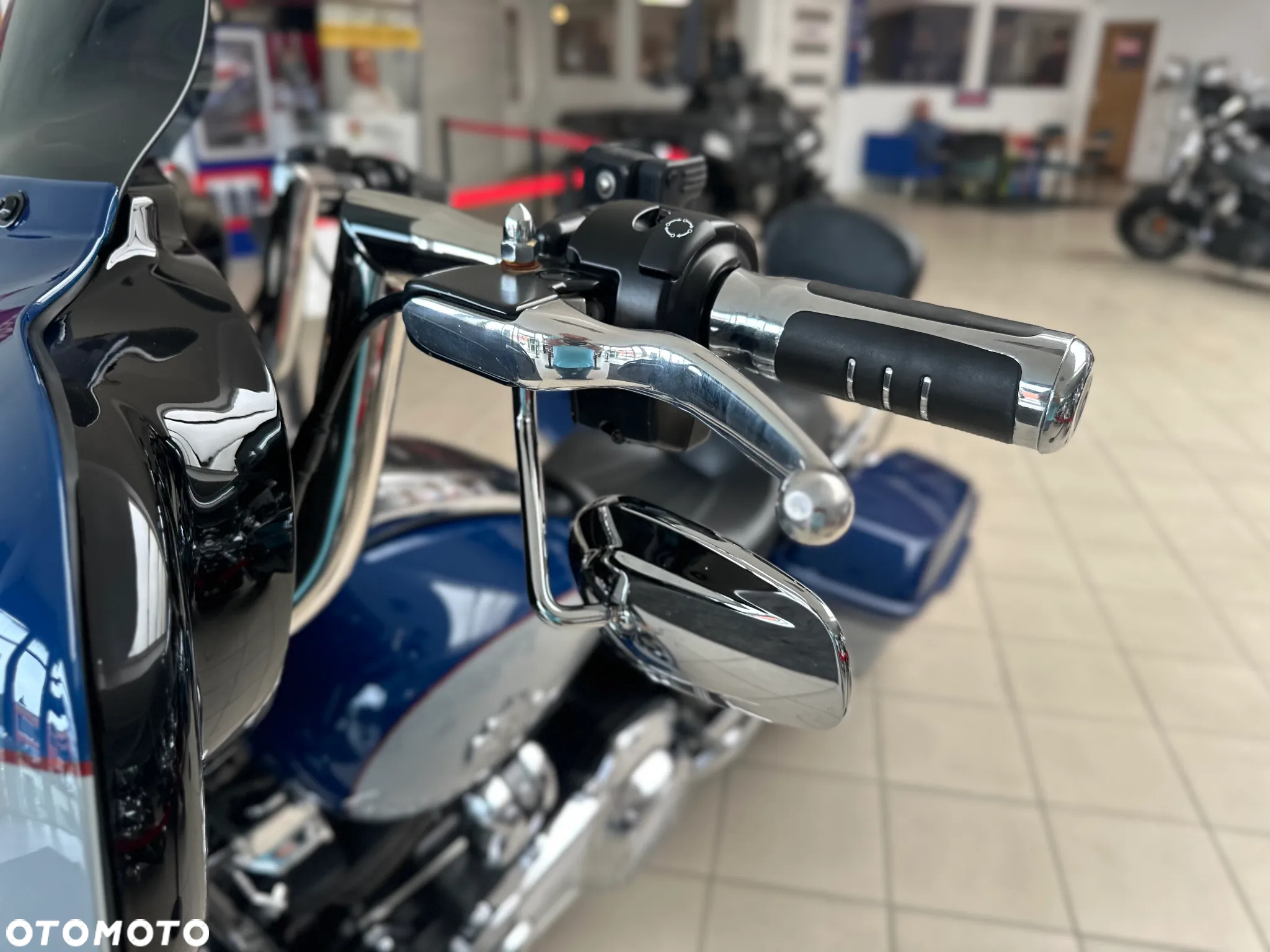 Harley-Davidson Touring Street Glide - 32