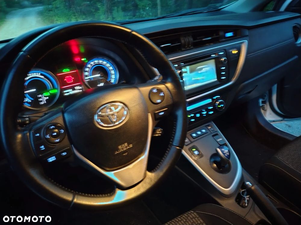 Toyota Auris 1.8 HSD Luna - 2