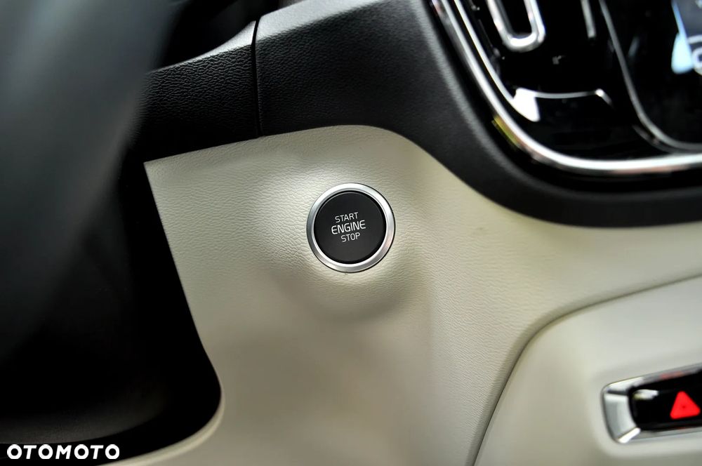 Volvo XC 40 T3 R-Design - 30