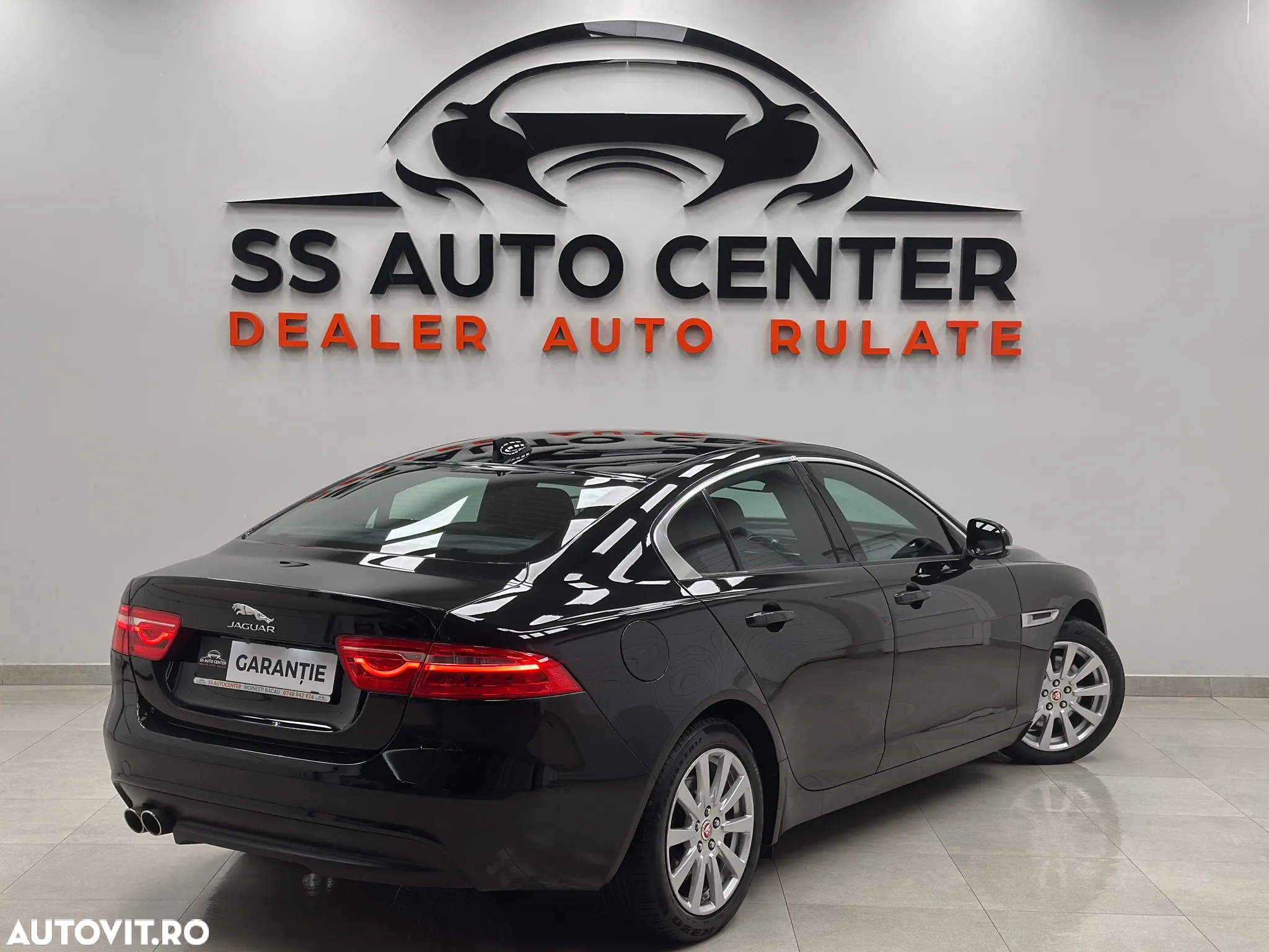 Jaguar XE 2.0 Pure - 3