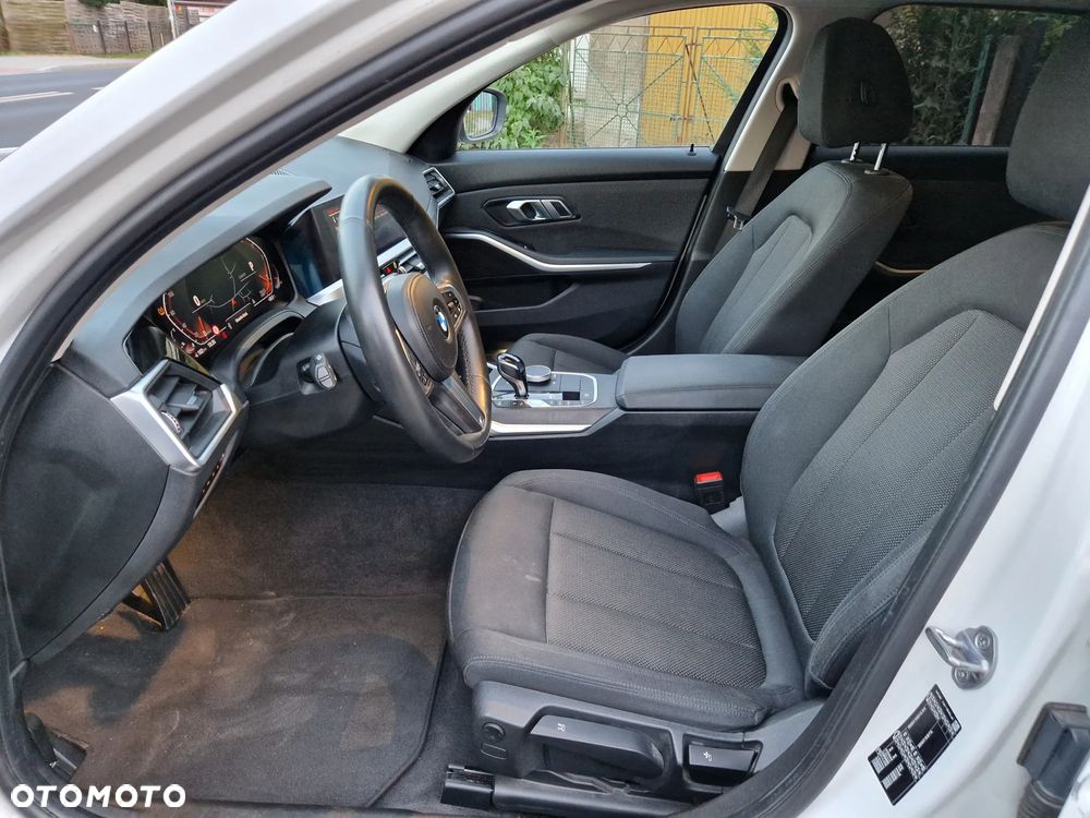 BMW Seria 3 320d Touring Luxury Line - 13