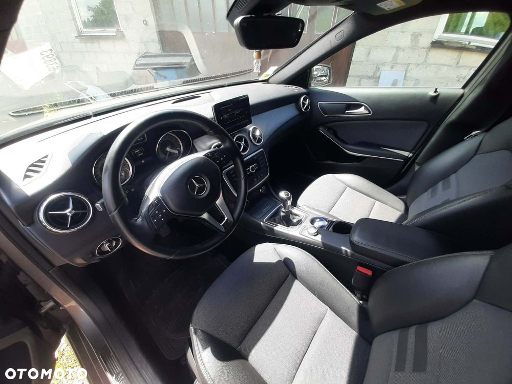 Mercedes-Benz GLA 180 d Urban - 11