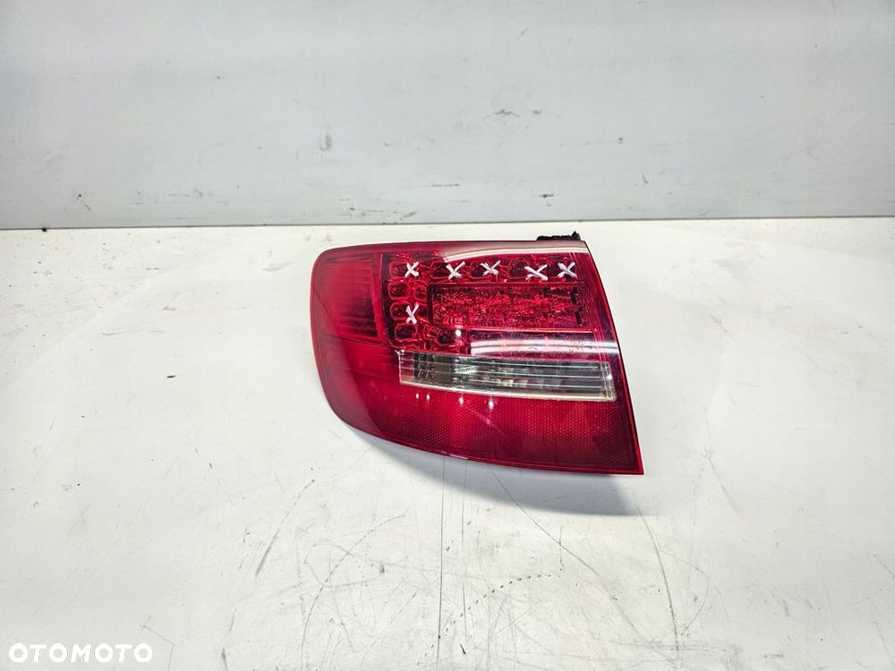 LAMPA LEWY TYŁ LED W BŁOTNIK AUDI A6 C6 LIFT 4F9945095E - 1