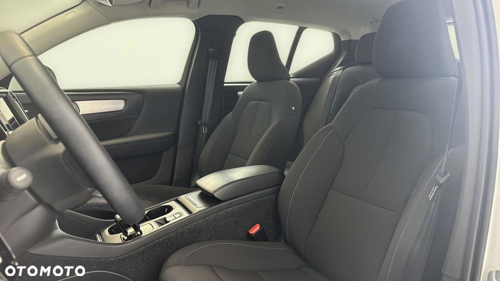 Volvo XC 40 T3 Momentum Pro - 12