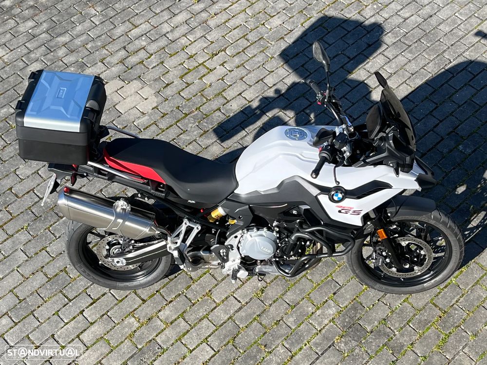 BMW F 750 GS 853 Cilindrada - 2