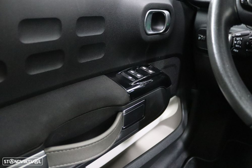 Citroën C3 1.2 PureTech Shine EAT6 - 10