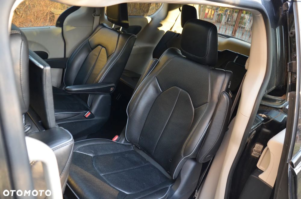 Chrysler Pacifica - 11