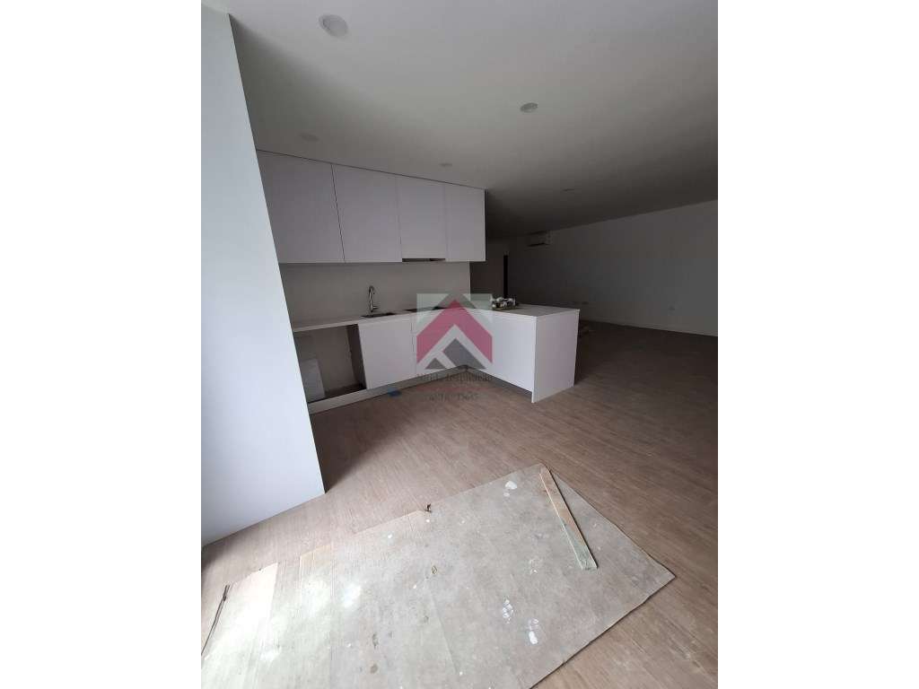 Apartamento T2 com Terraço no R/Chão em Esgueira, Aveiro - Grande imagem: 2/41
