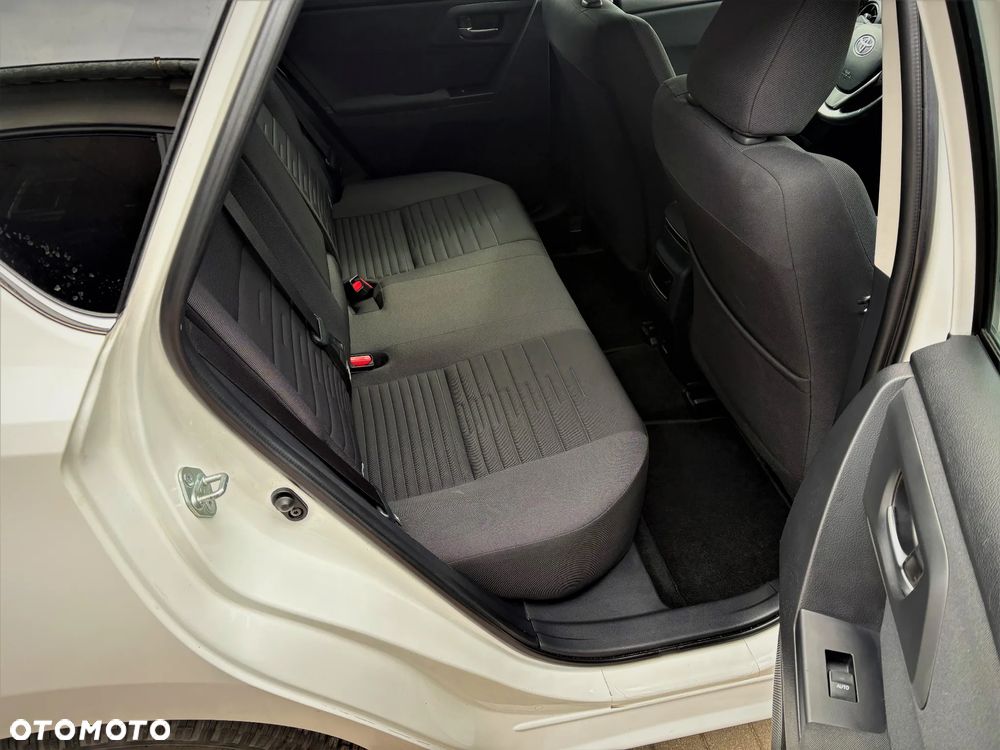 Toyota Auris 1.6 Premium - 11