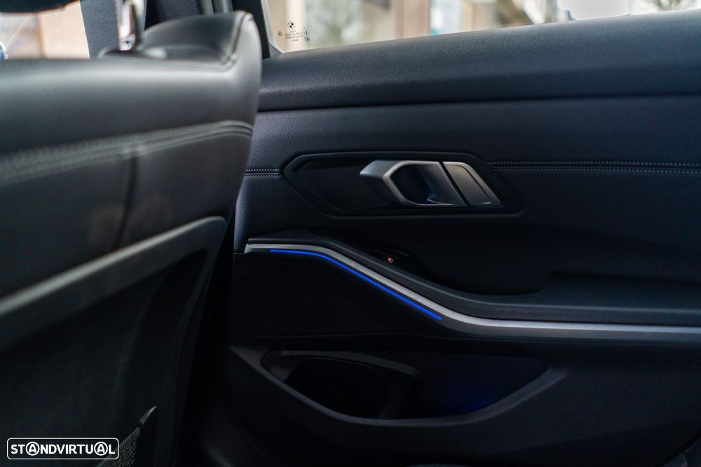 BMW 320 d Line Sport Shadow Auto - 56