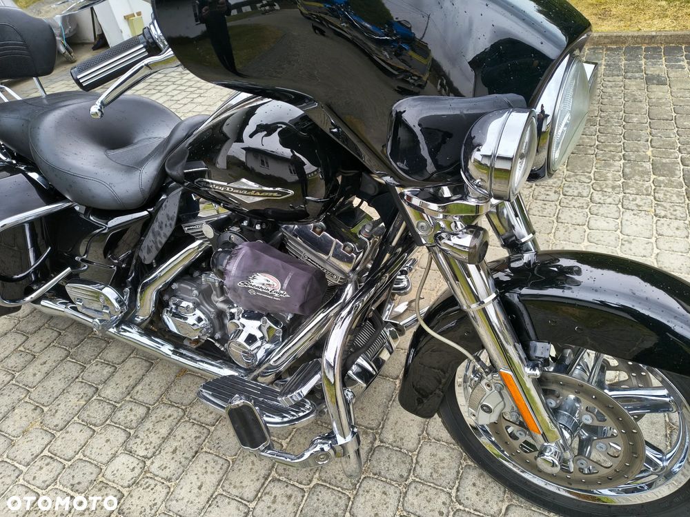 Harley-Davidson CVO Street Glide - 12