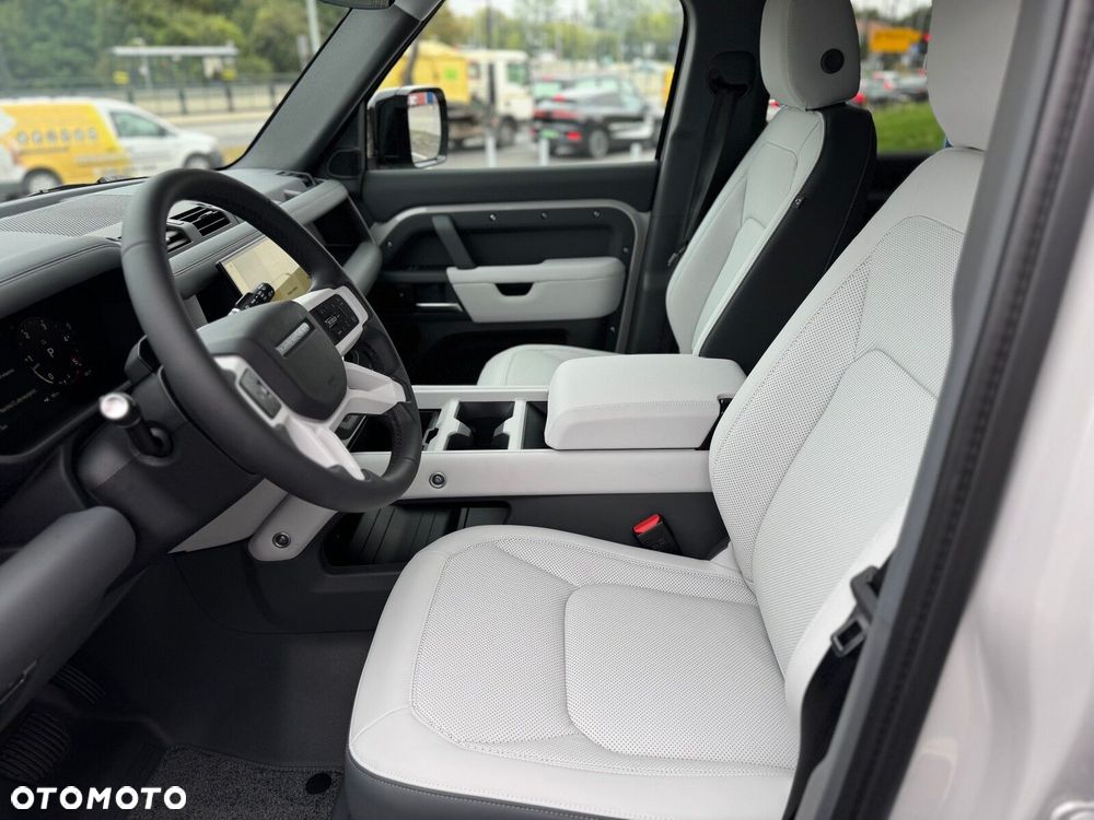 Land Rover Defender - 12