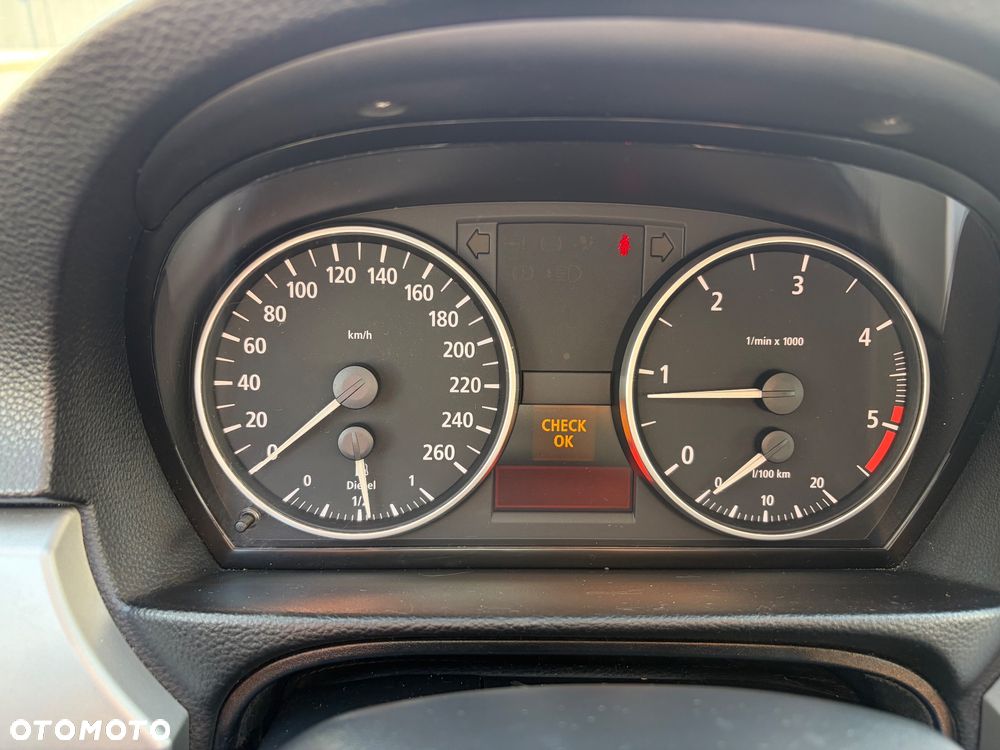 BMW Seria 3 318d DPF - 12