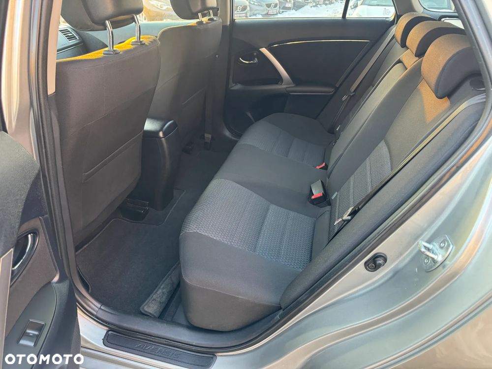 Toyota Avensis 1.6 Comfort - 12